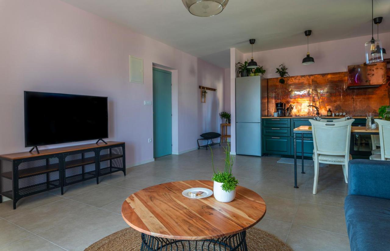 Charming Tale Apartments Modun19 Пировац Экстерьер фото