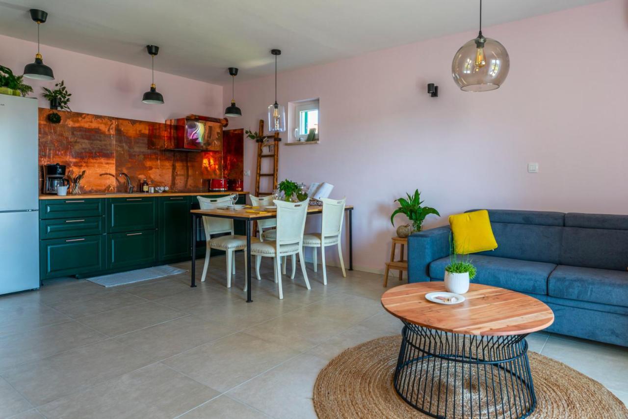 Charming Tale Apartments Modun19 Пировац Экстерьер фото